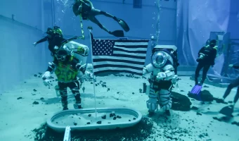Artemis mission astronaut underwater training