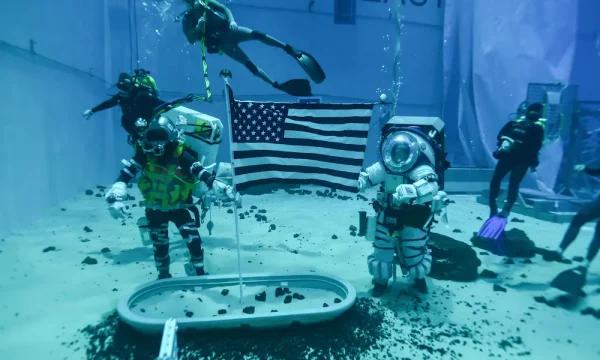 Artemis mission astronaut underwater training
